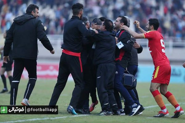  شکست پرسپولیس ۱۰۰ میلیون برای فولادی‌ها آب خورد