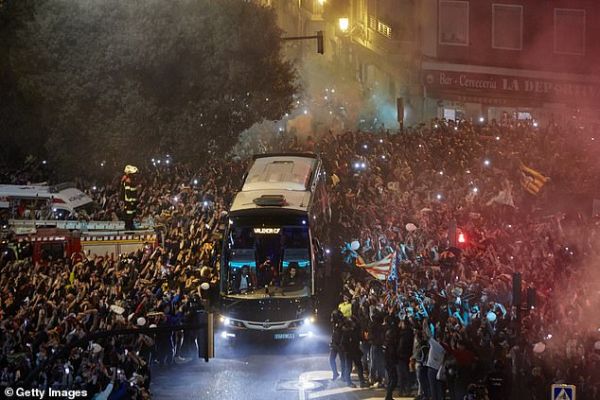  جشن در والنسیا بعد از راه یابی به فینال عکس