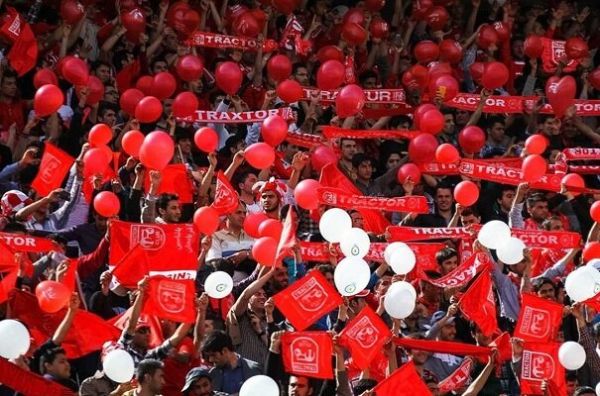  حاشیه های دیدار تراکتور- گل گهر؛ حضور ۱۰ هزار نفری هواداران در ورزشگاه  قیمت پارکینگ ۲ ۵ برابر شد