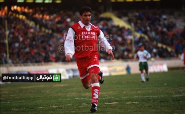  بهروز رهبری فرد مدافع پرسپوليس در فصل٧٨-٧٧