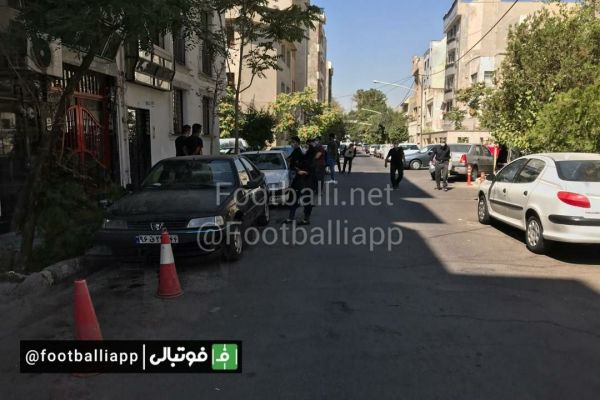  تجمع هواداران پرسپولیس مقابل ساختمان باشگاه