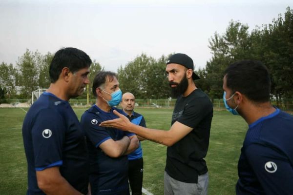  روزبه چشمی در تمرین استقلال حاضر شد