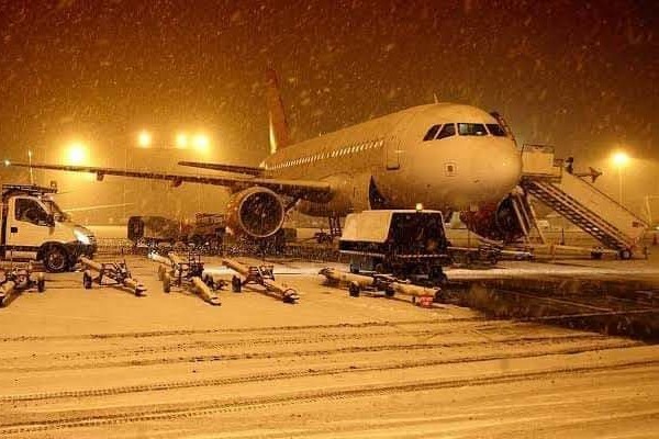  گیر کردن هواپیمای رئال مادرید در برف سنگین مادرید