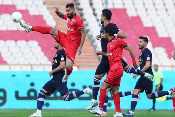  صحنه ابهام برانگیز گل اول پرسپولیس  عکس