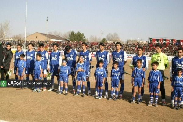  نوستالژی  دیدار برگشت لیگ سوم ورزشگاه تختی مشهد ابومسلم صفر استقلال یک گل  فرزاد مجیدی  نکته  این بازی شروع طنازی فیروز کریمی سرمربی آن زمان ابومسلم در فوتبال ایران بود که داستان میخ طویله و سوزن فرفره را مطرح کرد