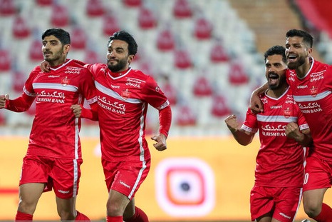  تلاش پلیس برای متفرق کردن طرفداران پرسپولیس در اراک