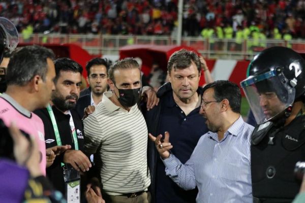  نتیجه اتفاقات عجیبب در ورزشگاه؛ مصدومیت سرمربی پرسپولیس