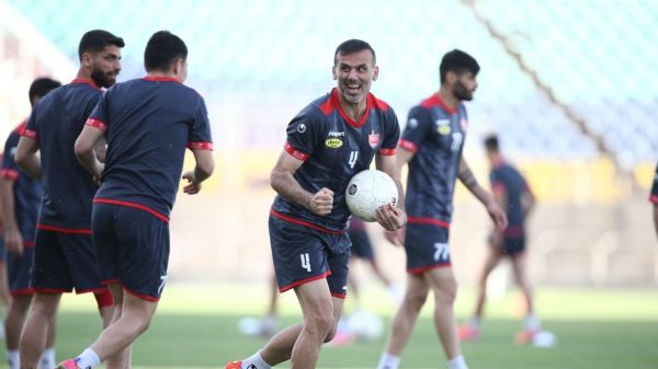  سیدجلال حسینی در پرسپولیس ماندنی شد