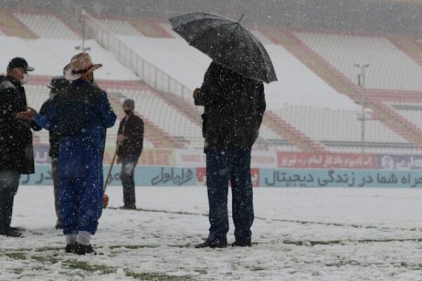  آغاز برف روبی ورزشگاه آزادی پیش از بازی امروز پرسپولیس و هوادار