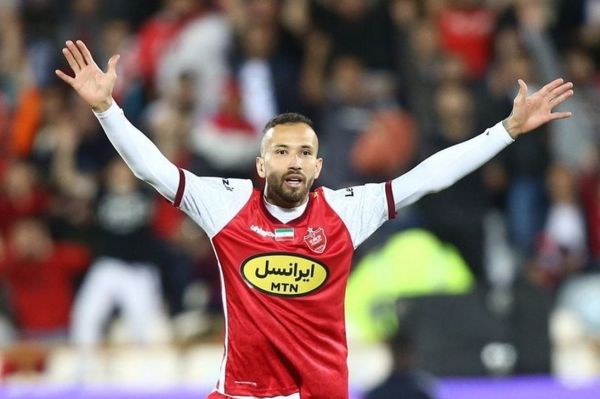  مهاجم پرسپولیس و همسرش با فرست کلاس از ایران رفتند