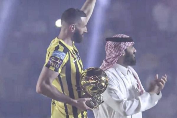  عکس؛ معارفه بنزما در الاتحاد عربستان با توپ طلا