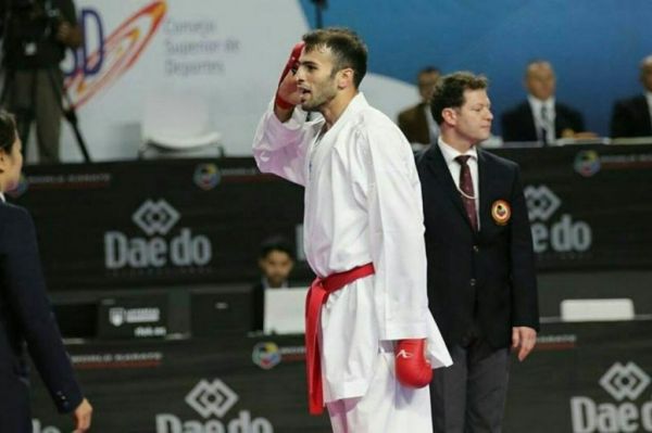  صعود بهمن عسگری به فینال مسابقات کاراته قهرمانی آسیا