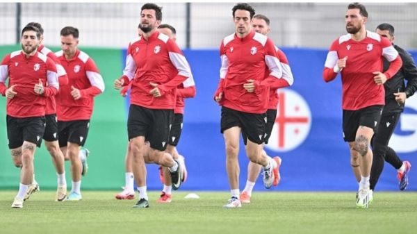  حضور مدافع پرسپولیس در آخرین تمرین گرجستان  گولسیانی برای بازی با ترکیه آماده می‌شود
