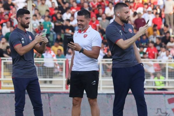  بازیکنان پرسپولیس مبهوت یادگار؛ گوشی به دست فیلم گرفتند   عکس