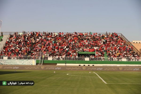  حواشی دربی 104  شعار هواداران پرسپولیس علیه جواد نکونام و فحاشی به رامین رضاییان