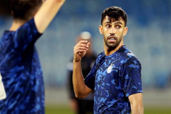  هافبک استقلال به بازی با الهلال رسید