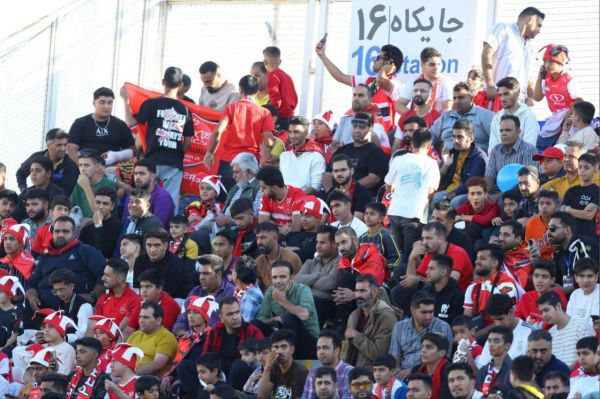  استقبال کم هواداران پرسپولیس از بازی با مس  عکس