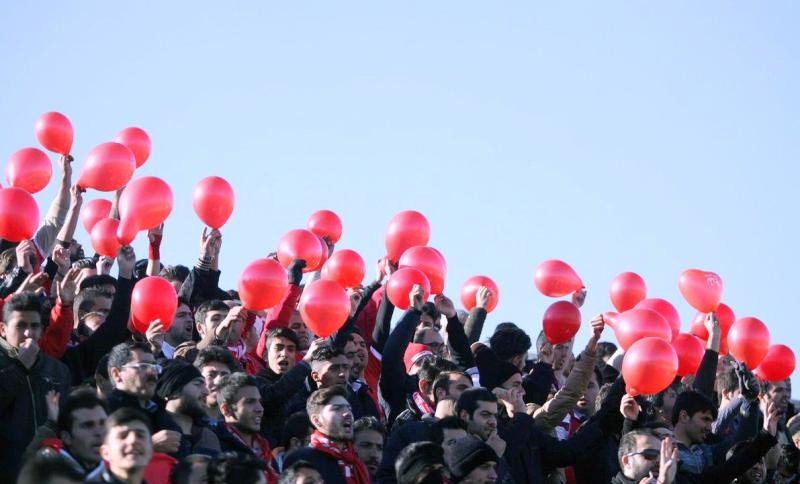 پرشورها قبل از فینال جشن قهرمانی گرفتند