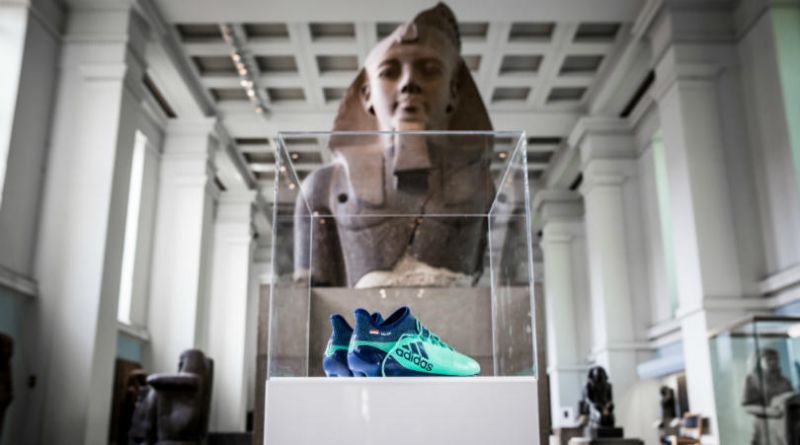 نمایش کفش های صلاح در موزه بریتانیا(عکس)