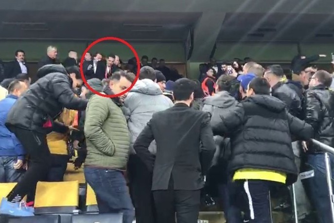 حمله رئیس فنرباغچه برای کتک زدن هواداران تیمش