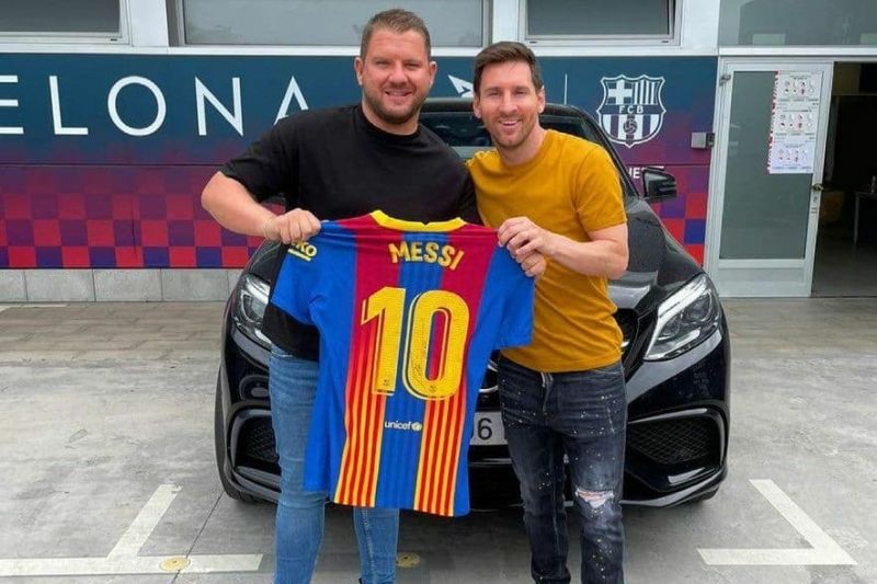 عکس هوادار بارسلونا با مسی به همراه پیراهن نحس!