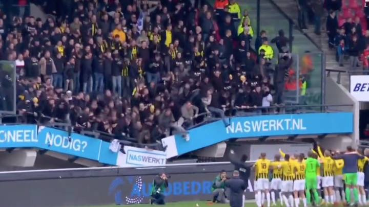 لحظه‌ای که سکوی هواداران در پایان یک بازی در لیگ هلند فرو ریخت!