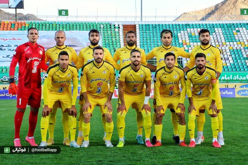 کاروان فجر شهید سپاسی برای دیدار با پرسپولیس به تهران رسید