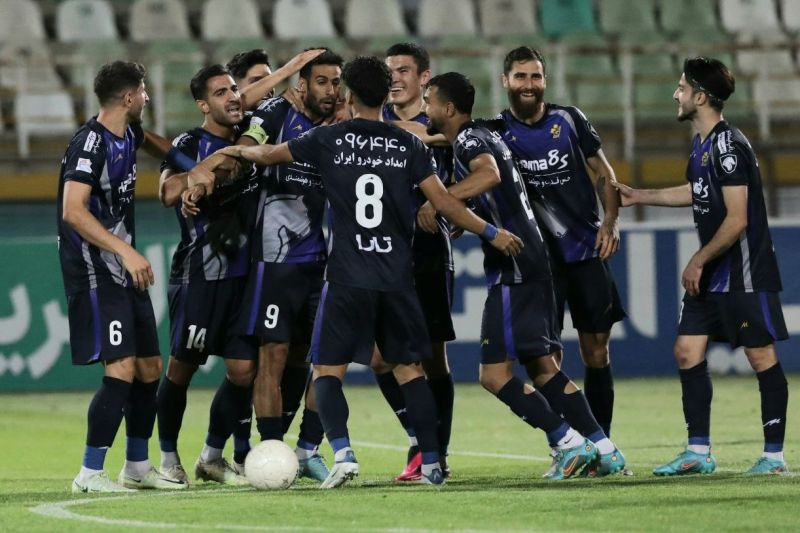 بازیکنان پیکان فردا پول می‌گیرند