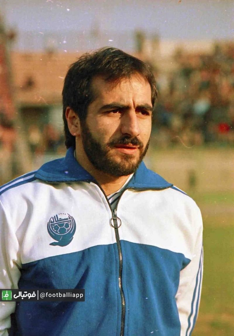 علی اصغرحاجیلو، تنها بازیکنی که فقط پیراهن استقلال را پوشید؛ او هفده سال برای استقلال بازی کرد و در نهایت با پیراهن استقلال، کفشهایش را آویخت؛ حاجیلو در حال حاضر، رییس آکادمی باشگاه استقلال است