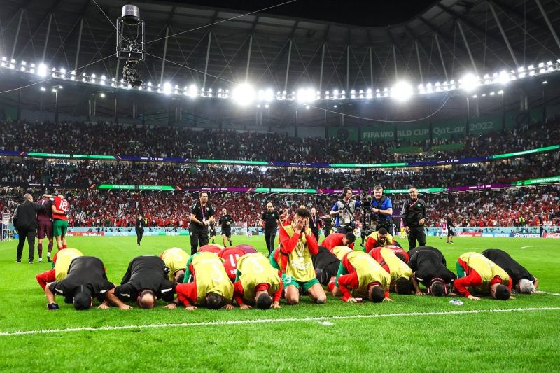 وقتی مراکشی‌ها پس از حذف اسپانیا از جام جهانی سجده کردند(عکس)