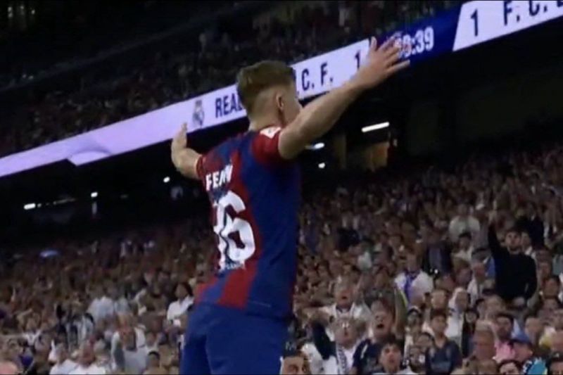 خوشحالی بازیکن 20 ساله بارسلونا مقابل هواداران رئال مادرید وقتی گل دوم را زد