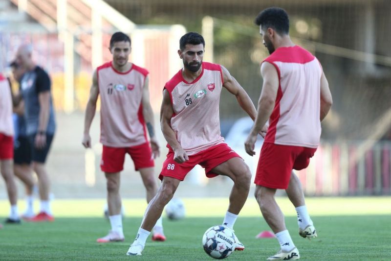 پایان یک حاشیه دو روزه؛ اسدبیگی در پرسپولیس ماندنی شد