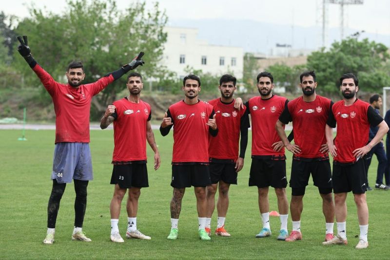 تمرین و ریکاوری سرخپوشان زیر بارش باران بهاری