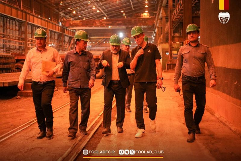 دیدار یحیی گل‌محمدی و کادرفنی با کارگران سخت‌ کوش کارخانه فولاد