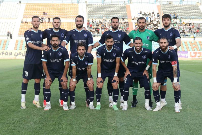دین محمدی و 5 مربی دیگر، گزینه نیمکت پیکان