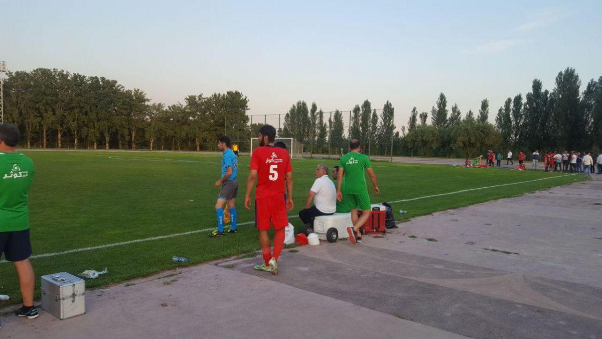 پیراهن هادی محمدی بر تن مدافع جوان تراکتور