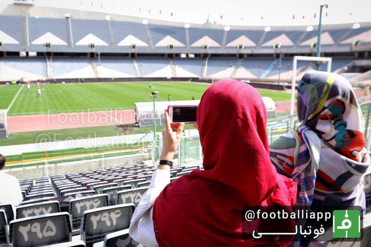 شورای تامین مجوز داد؛ زنان تماشاگر ایران- بولیوی در بازی امروز ایران و بولیوی تعداد محدودی از هواداران زن فوتبال به ورزشگاه آزادی می روند.
