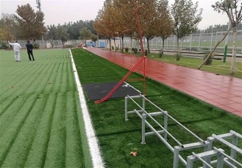 انجام فعالیت‌های پایانی تعویض چمن مصنوعی مرکز ملی فوتبال