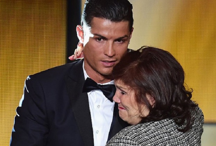 مادر رونالدو: اگر مافیای فوتبال نبود پسرم توپ طلاهای بیشتری داشت