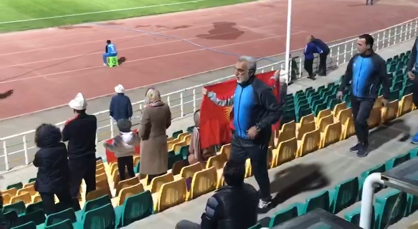 اختصاصی/ حضور حسین فرکی سرمربی پیکان در ورزشگاه قوامین برای تماشای بازی جوانان ایران و قرقیزستان