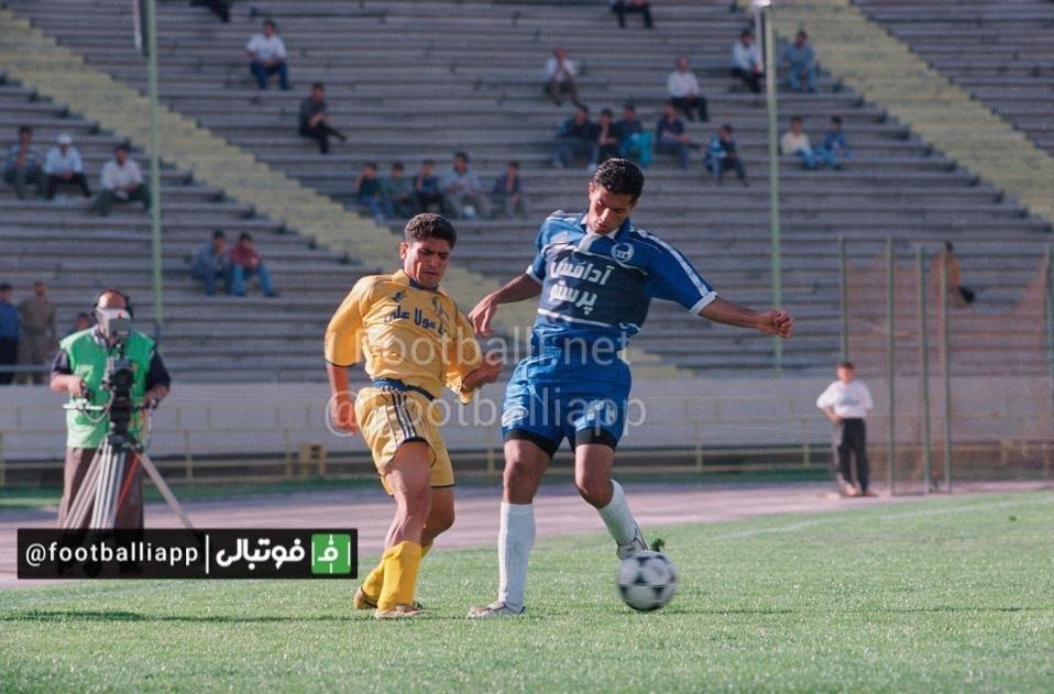 عليرضا نيكبخت واحدى در نمايى از بازى برگشت استقلال فجرسپاسى در فصل ٧٩-٧٨