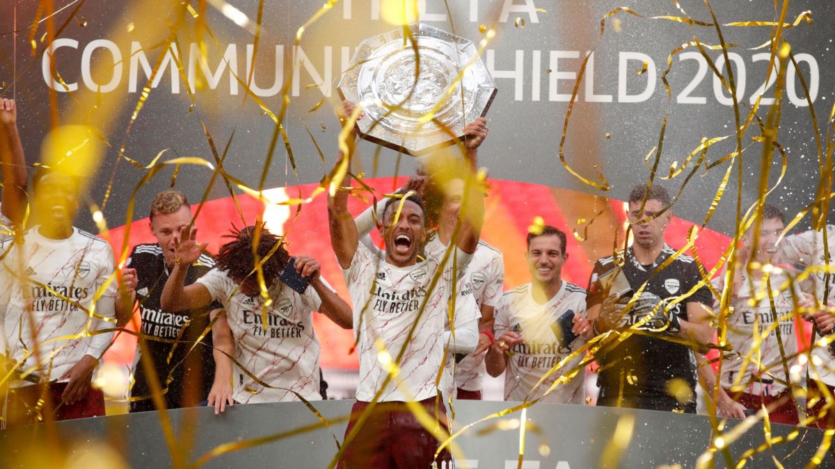 مراسم اهدای جام قهرمانی سوپر کاپ انگلیس به آرسنال