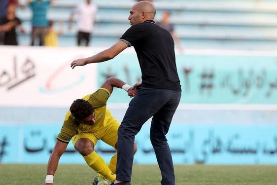 بیاتی‌نیا: ۱۰ سال دیگر فوتبالی نخواهیم داشت که از آن لذت ببریم