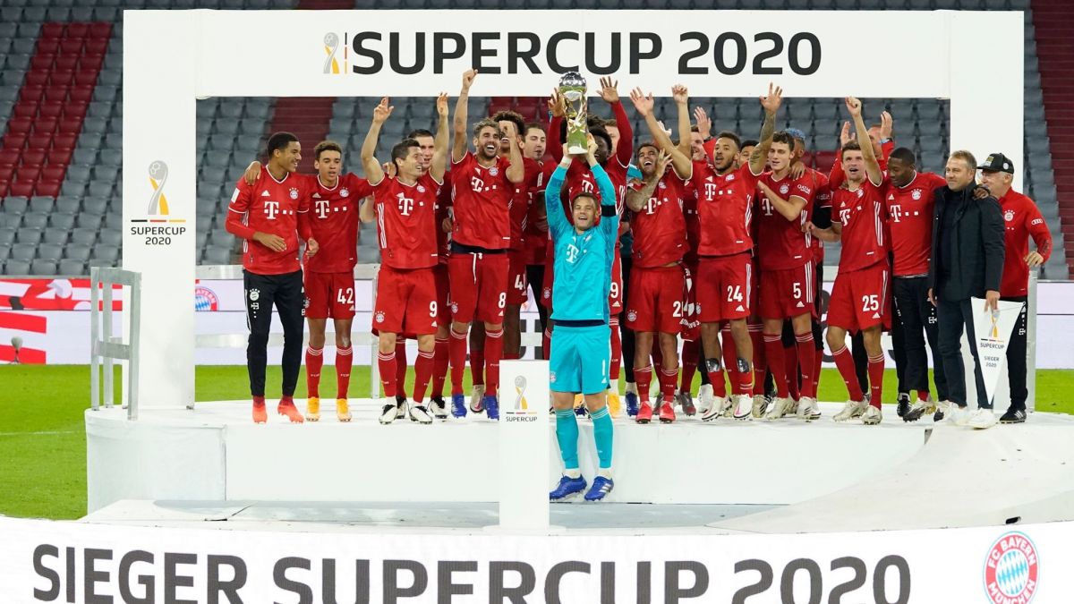 مراسم اهدای جام قهرمانی سوپرکاپ آلمان به تیم بایرن مونیخ