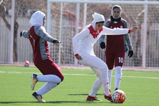 مربی فوتبال بانوان: درِ فوتبال بانوان خوزستان را تخته کنید!