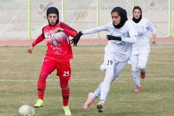 دورنهایی فوتبال بانوان| شکست بم در نصف جهان، سیرجان به صدر صعود کرد