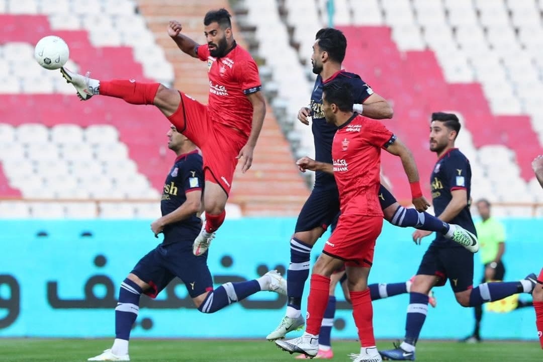 صحنه ابهام برانگیز گل اول پرسپولیس (عکس)