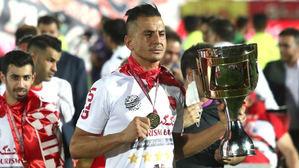 ادعای روزنامه گل؛ پرسپولیس قید حامد لک را می‌زند!