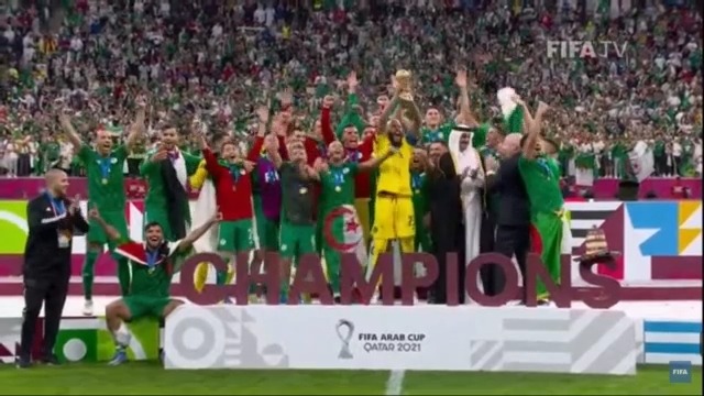 مراسم اهدای کاپ قهرمانی جام جهانی عرب 2021 به بازیکنان الجزایر