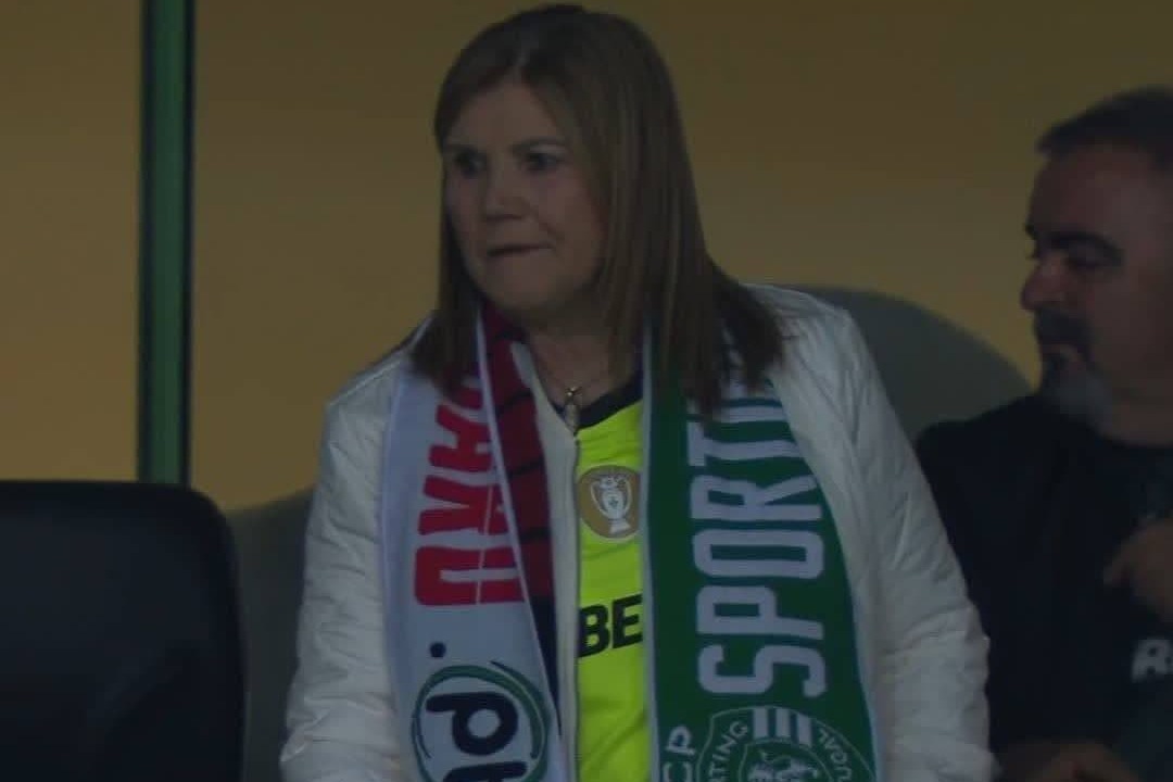 مادر رونالدو و تماشای تحقیر اسپورتینگ مقابل تیم گواردیولا از نزدیک